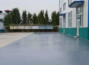 宜昌彩色路面喷涂翻新的材料对冬季